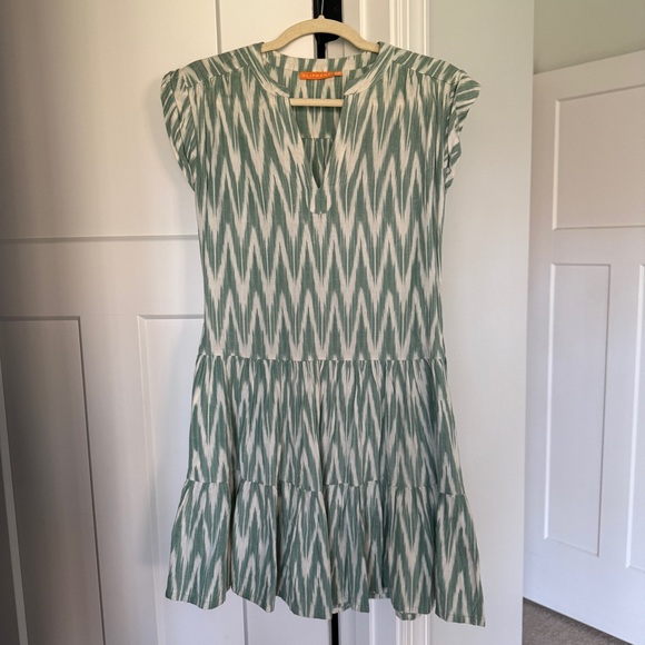 Oliphant Roll Sleeve Sage Green Dress v neck chevron - Picture 2 of 5